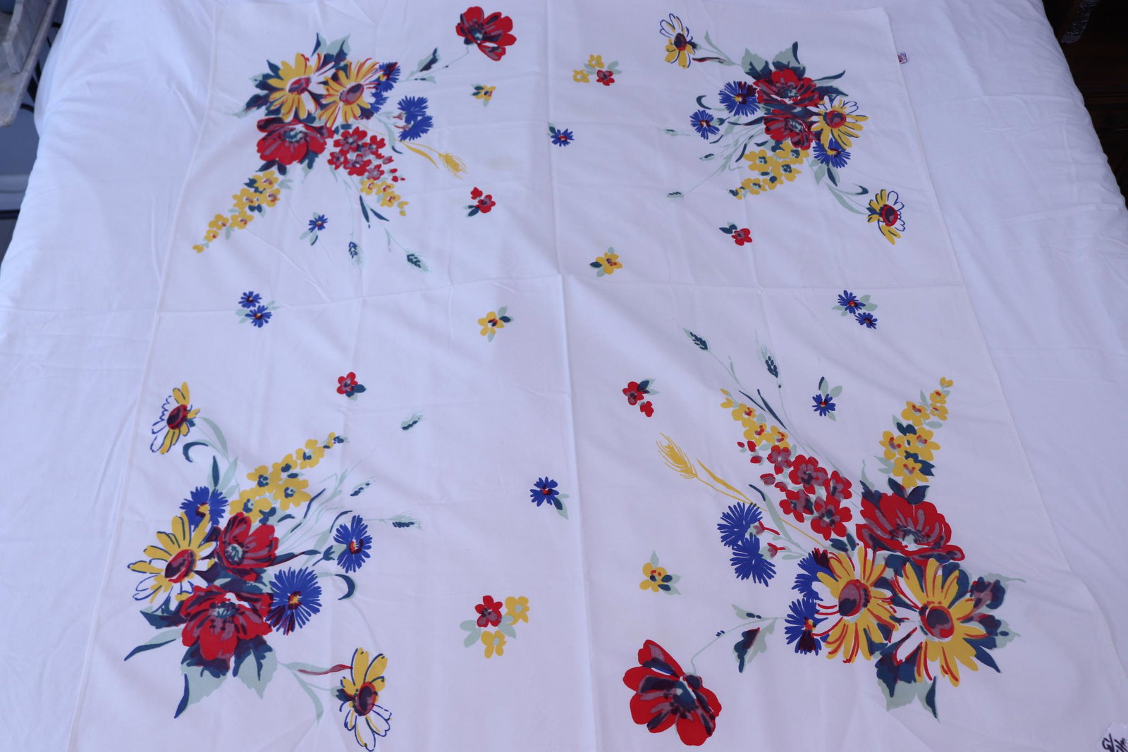 Vintage 1940's Wilendur Cotton Floral Printed Tablecloth: approx. 48 x 54, see photo's