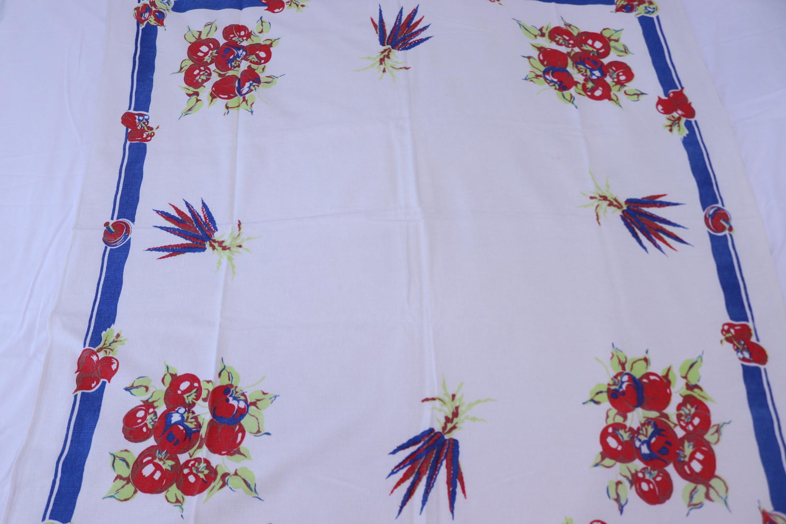 Vintage 1940's Vegetable Print Cotton Table Cloth: approx. 44 x 48, see photo's