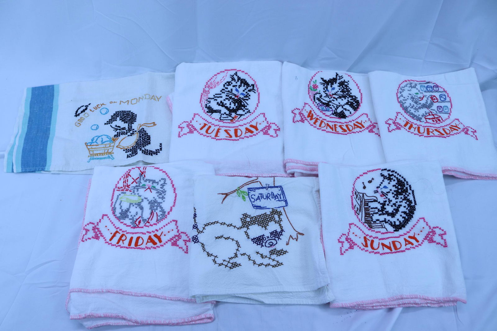 Lot of 7 Vintage 1940'sEmbroidered Days of The Week Flour sack Towels (1 of 8)