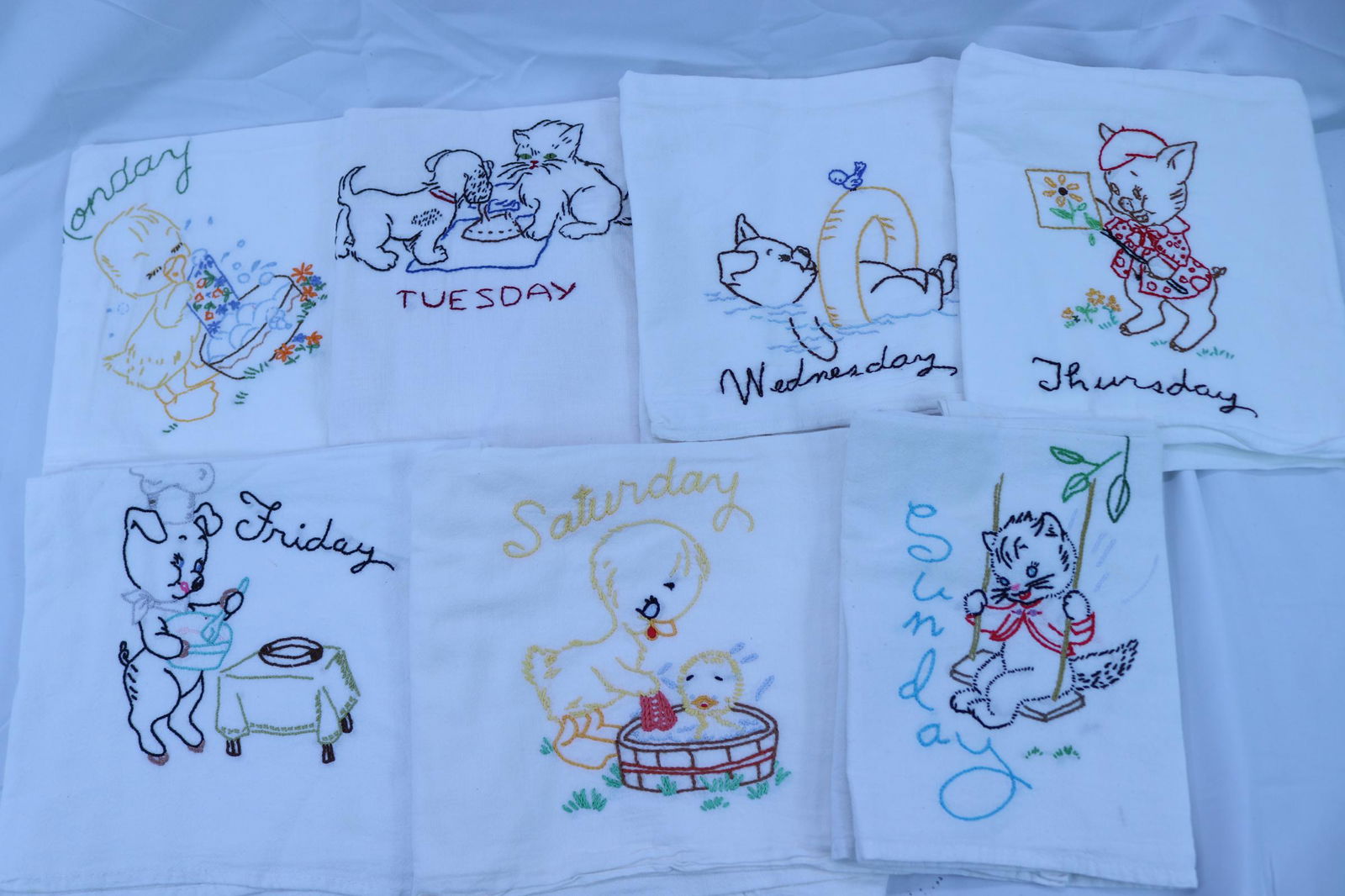 Lot of 7 Vintage 1940's Embroidered Days of The Week Flour sack Towels (1 of 8)