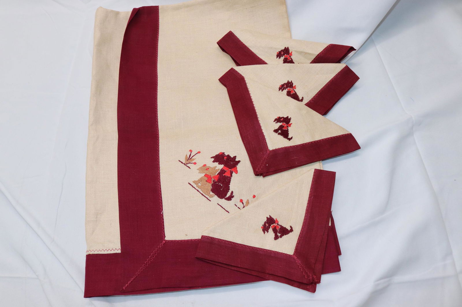 Vintage Embroidered Scotty Dog Tablecloth & 4 Napkins Set (1 of 4)