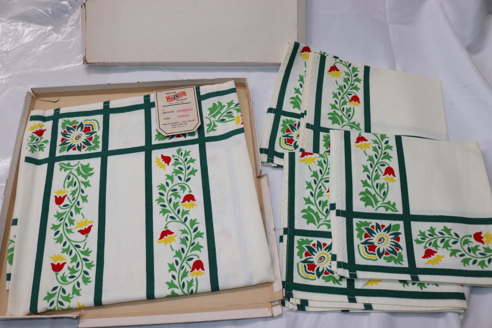 Vintage Provencal by Wilendure Tablecloth & 4 Napkin Set (1 of 5)