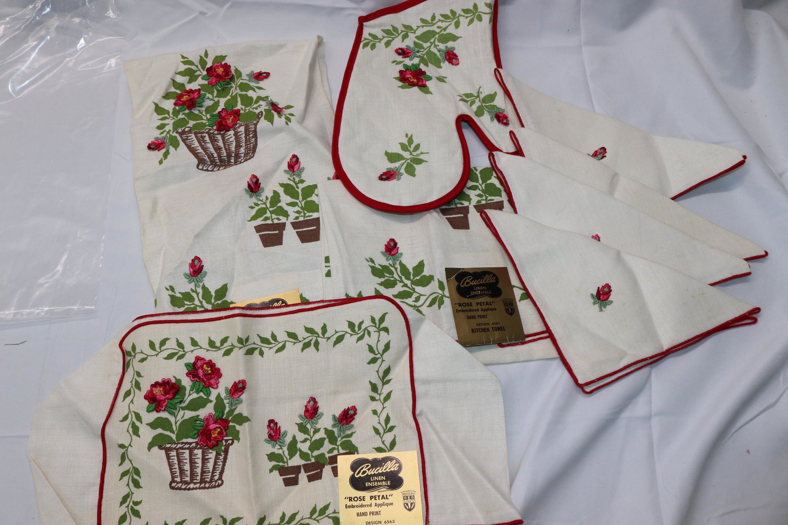 Vintage Bucilla Rose Petal Kitchen Linen Set: 2-Kitchen Towels, Oven Mitt, Toaster Cover, 4-Napkins, old store stock, see photos.
