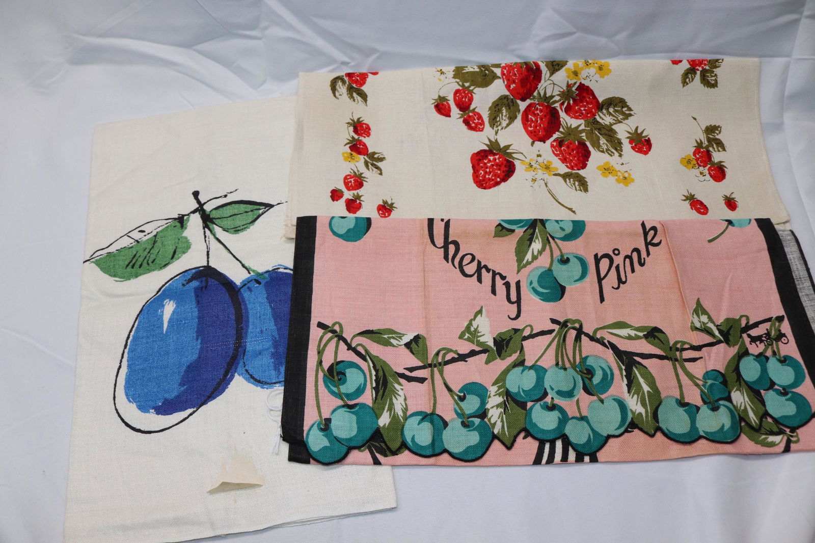 Lot of 3 Vintage Old Store Stock Kitchen Towels with Fruit (1 of 6)