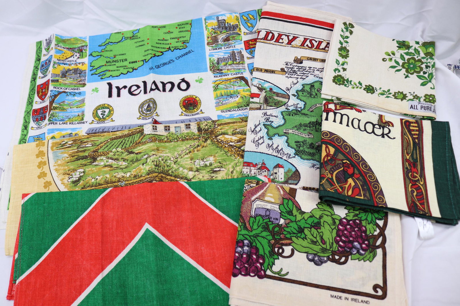 Lot of 7 Old Store Stock Souvenir Linen Kitchen Towels: see photo's