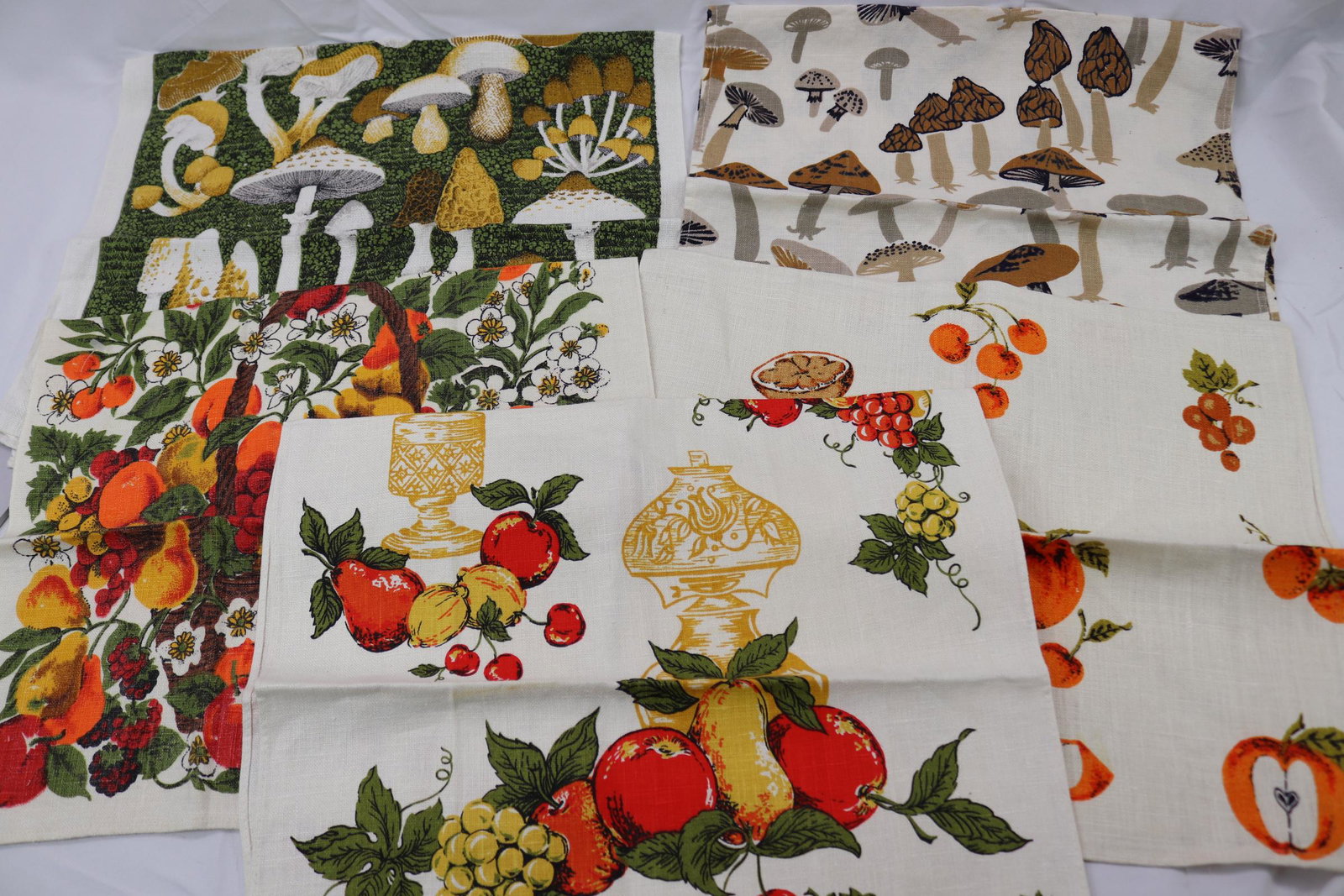 Lot of 5 Vintage Linen Fruit & Vegetable  Kitchen Towels (1 of 6)