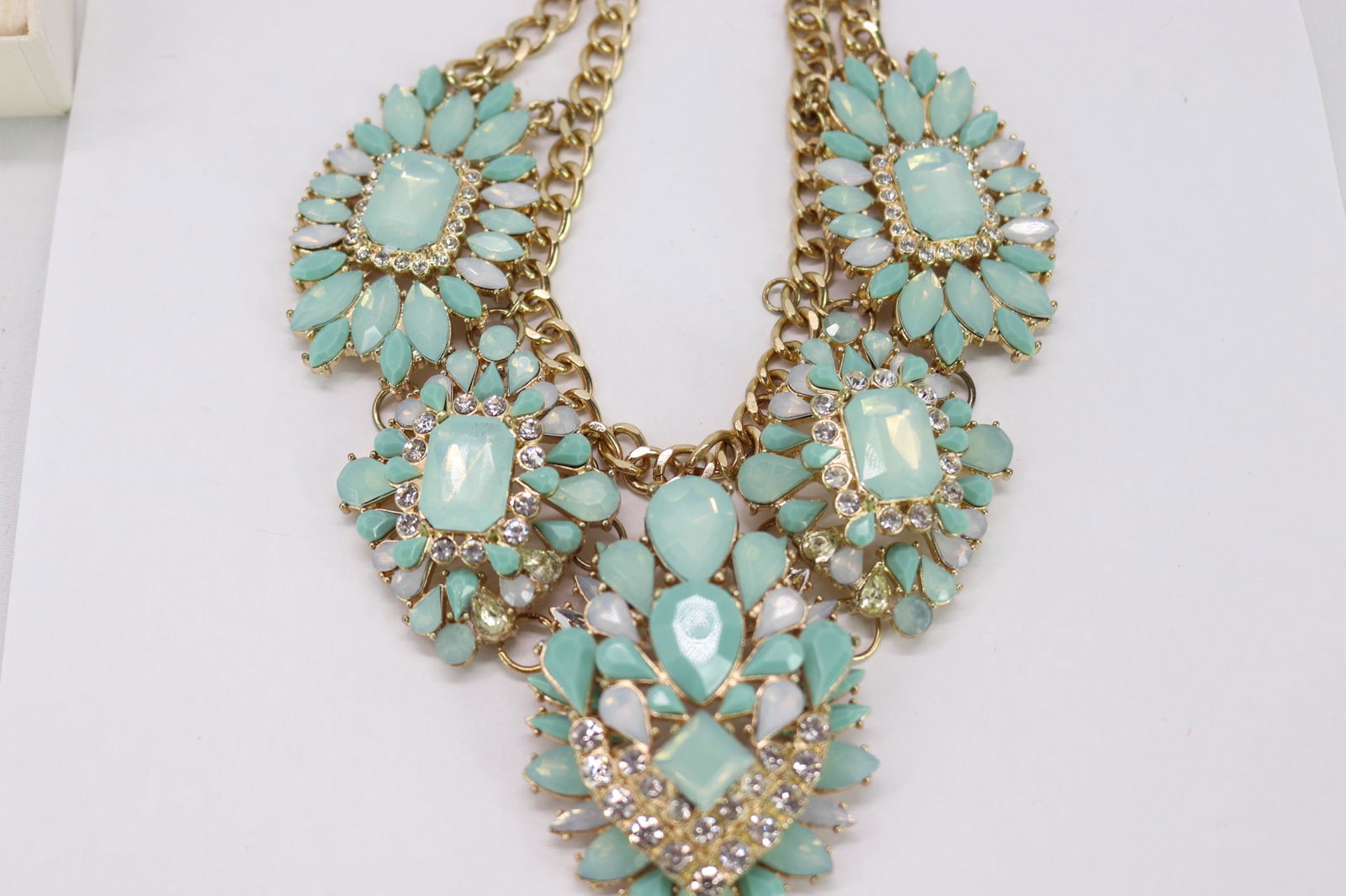 Beautiful Vintage Jadeite Color Stone Bid Statement Necklace (1 of 5)