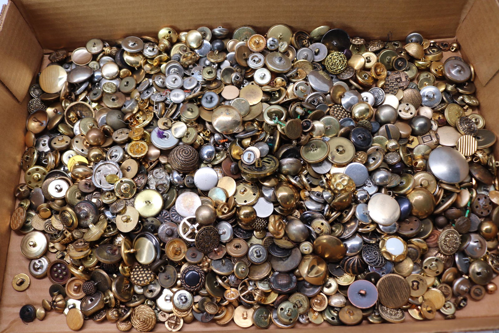 Large Lot of Metal & Metalized Vintage Buttons: various styles and sizes, see photo's