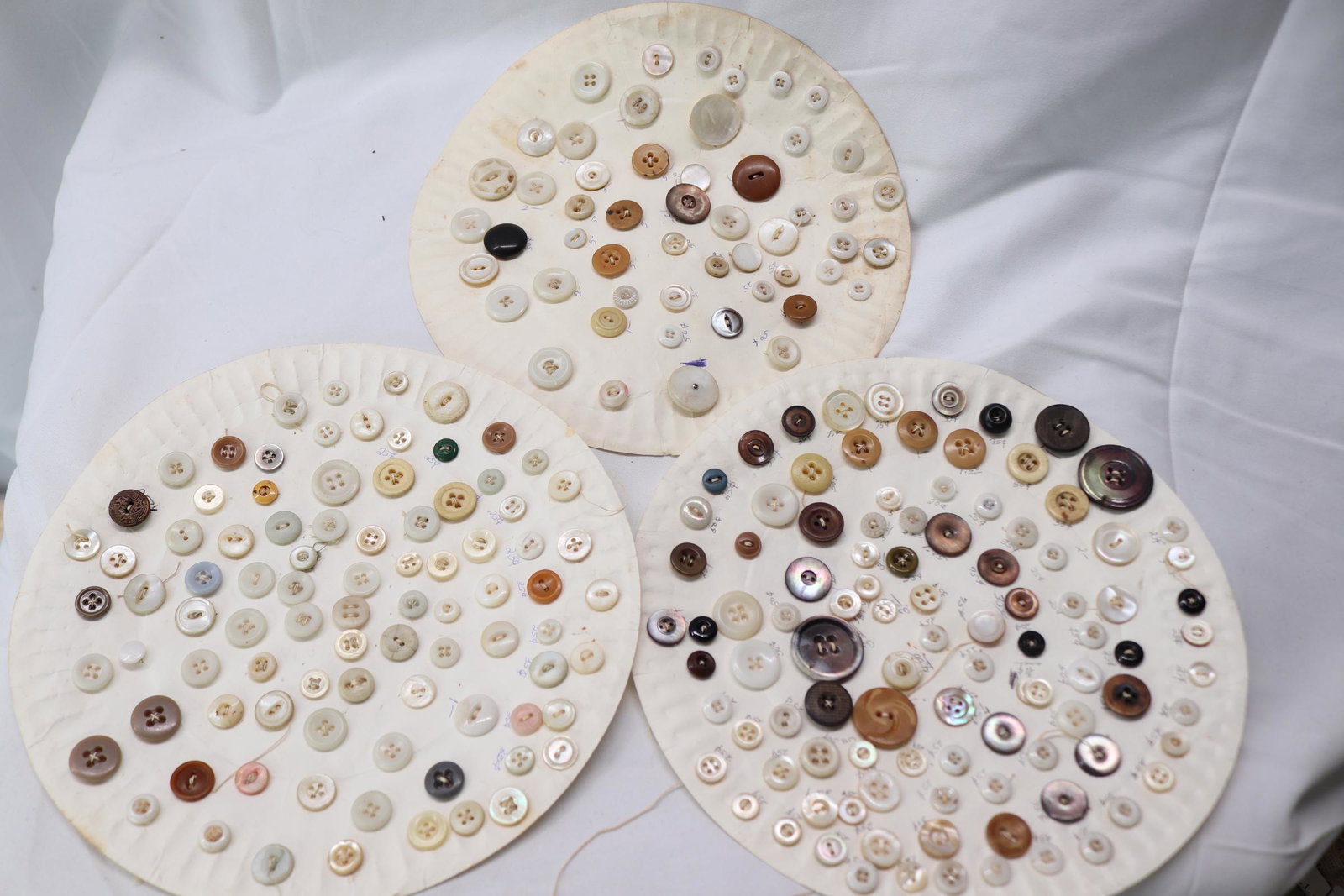 Lot of Vintage Mother of Pearl & Veg. Ivory Buttons: see photo's