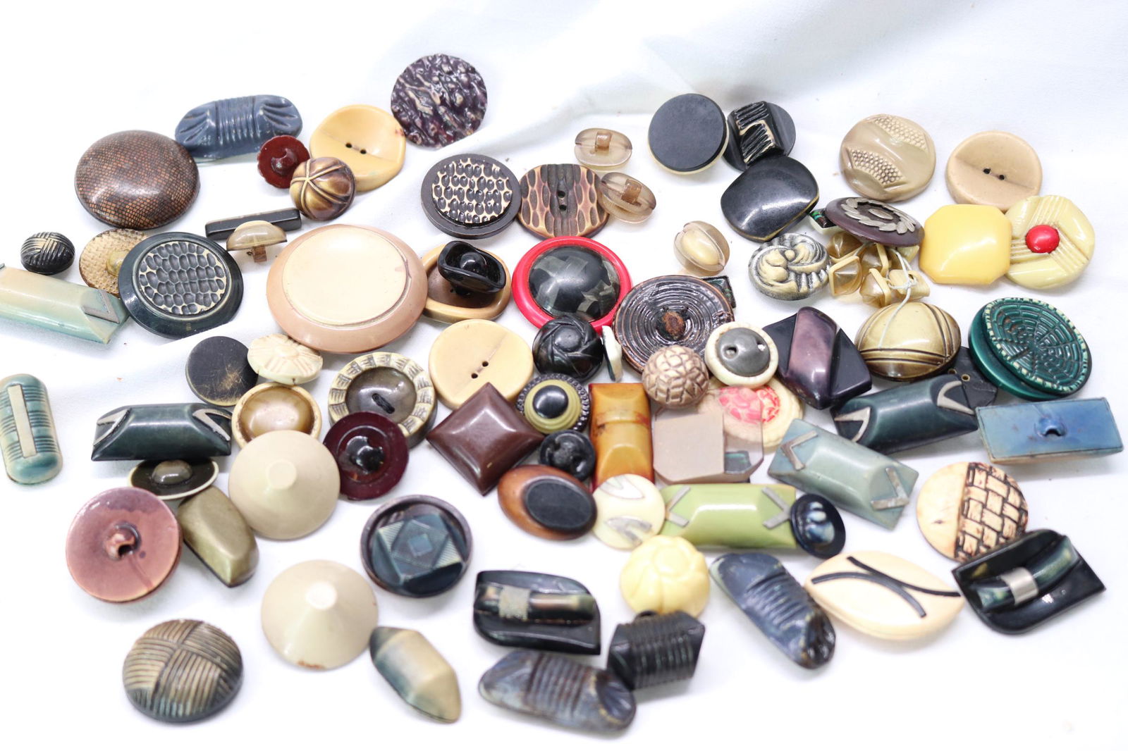 Lot of Vintage Celluloid Buttons (1 of 5)
