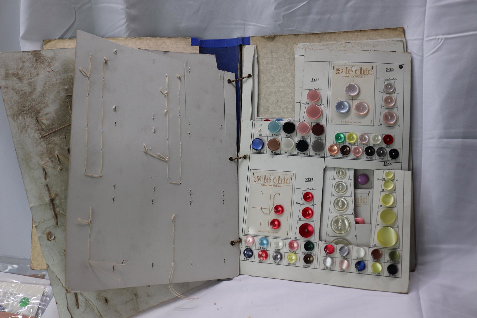 Vintage Le Chic Store Display Button Catalog (1 of 8)