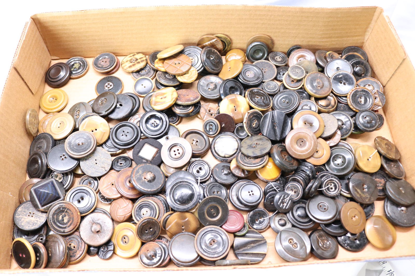 Large Lot of Vintage Tight Top Buttons (1 of 5)