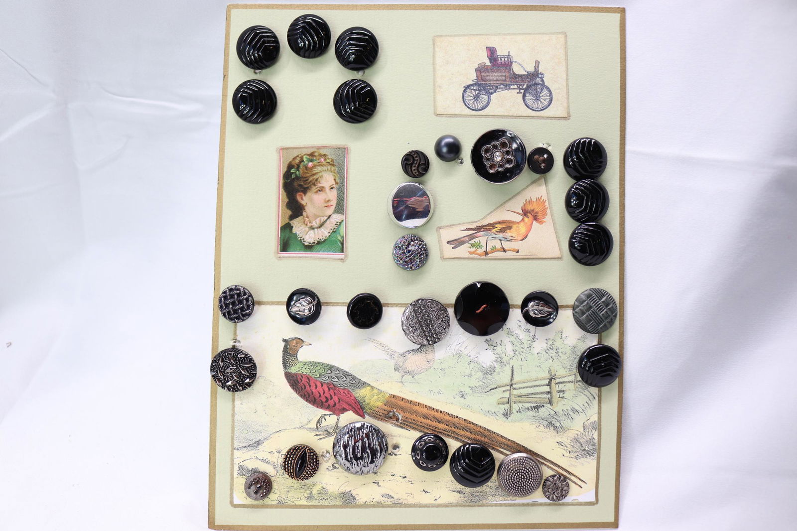 Vintage Victorian Button Collector Card (1 of 5)