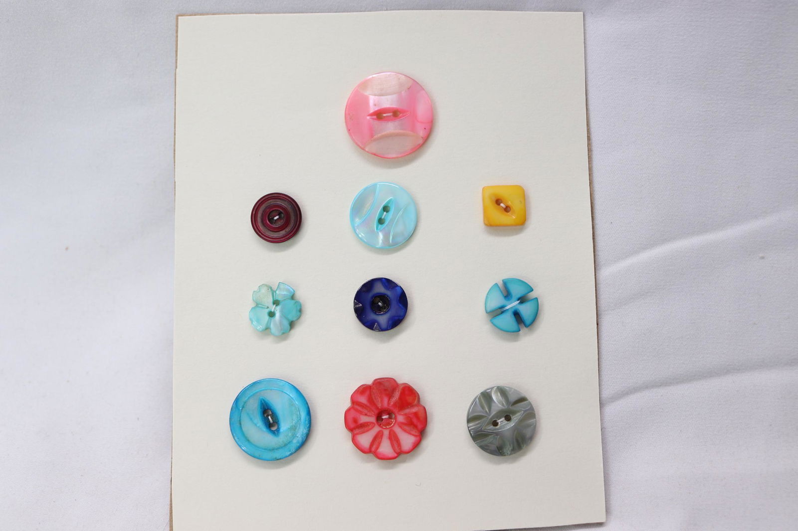 Lot of 10 Vintage Colored & Carved Mother of Pearl Buttons (1 of 3)
