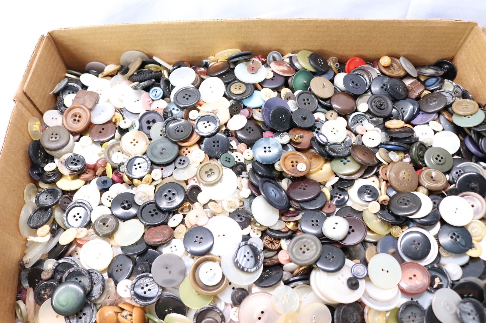 Large Lot of Vintage Assorted Buttons, Glass, Plastic, Metal & More (1 of 5)