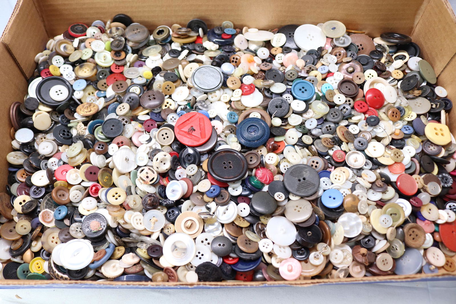 Large Lot of Vintage Assorted Buttons, Small - X-Large (1 of 6)