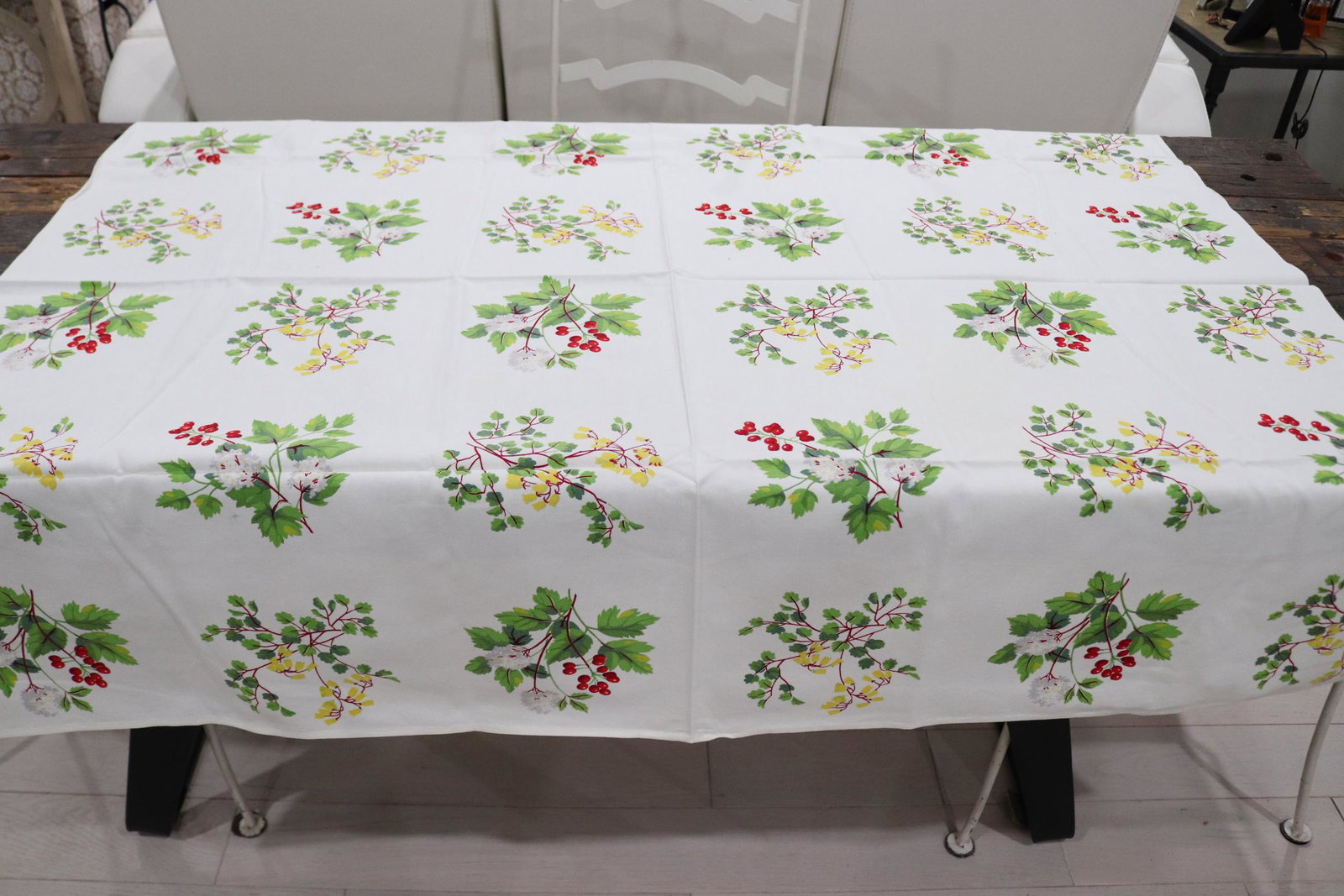 Vintage Wilendur Cherry Blossom Kitchen Tablecloth: vintage, 48 x 54, see photo's