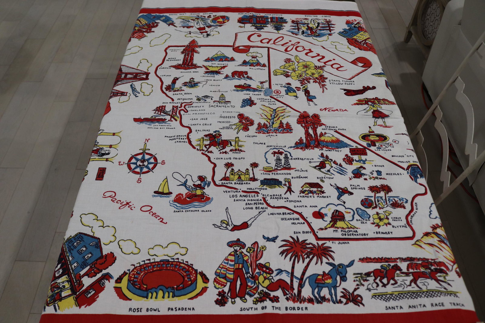 Vintage Belcrest California Suvernior Tablecloth: vintage never used with original tag cotton, 52 x 52, see photo's