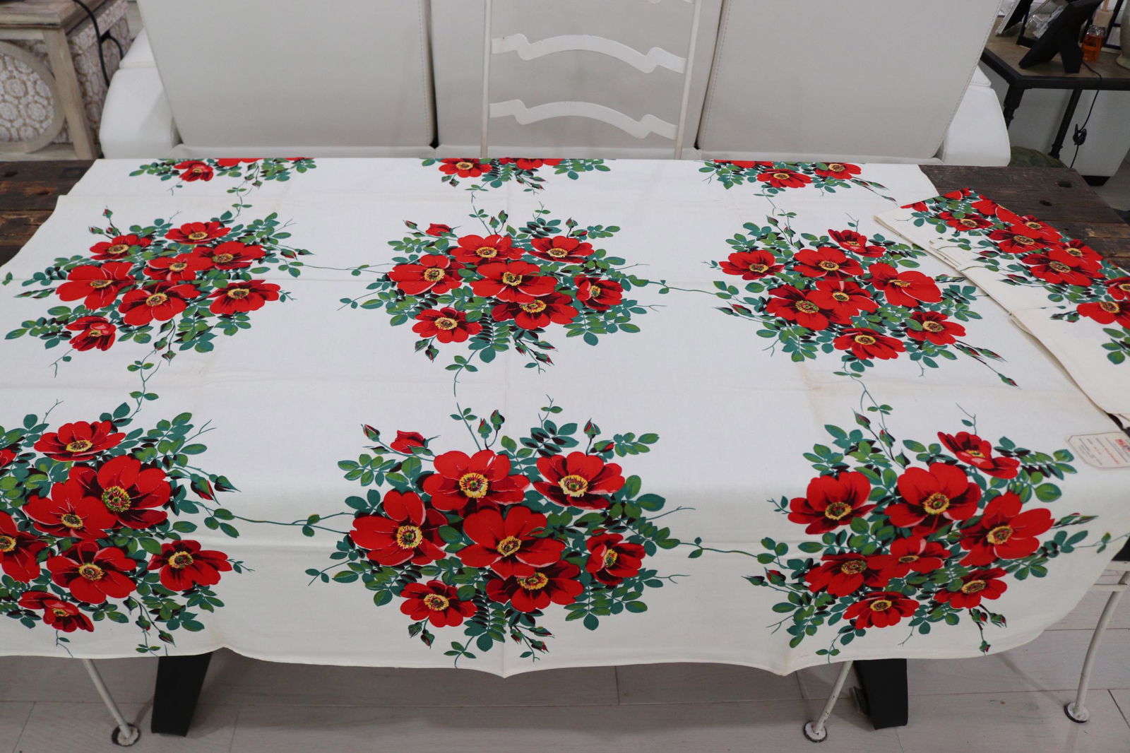 Vintage Wilendur Wildrose Cotton Printed Kitchen Tablecloth: vintage never used with original label, 54 square, see photo's