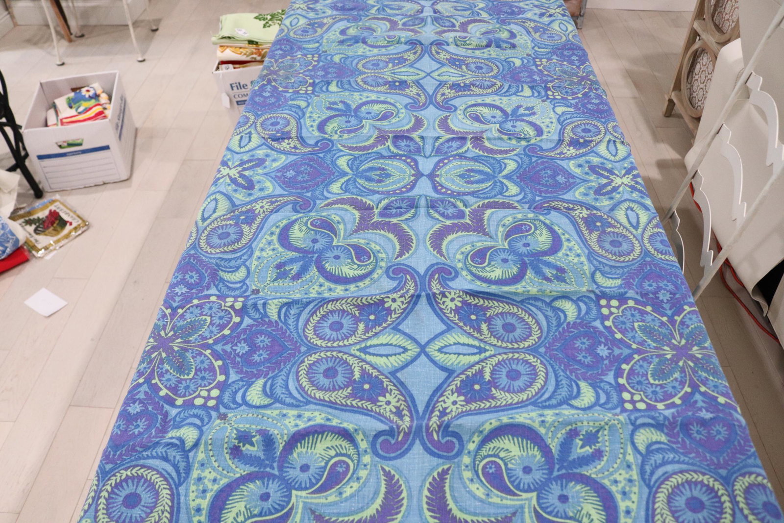 Vintage Blue Paisley Print Cotton Tablecloth: slightly used, 50x64, see photo's