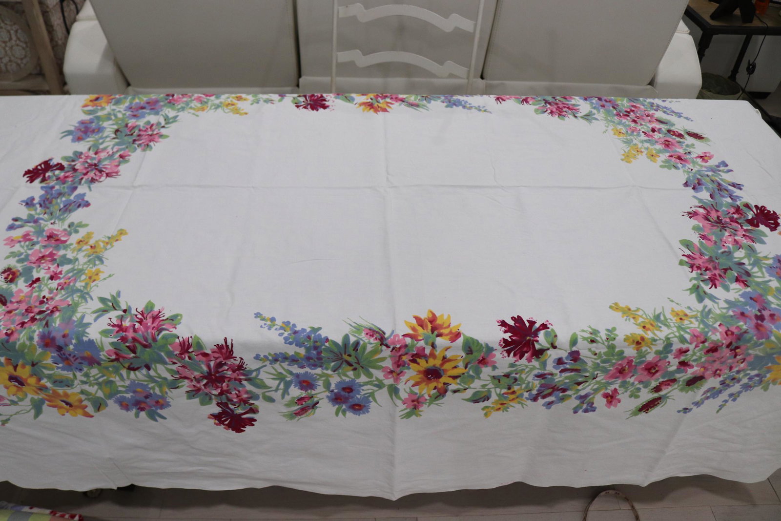 Vintage Floral Boutque Printed Cotton Tablecloth: 62x74, see photo's