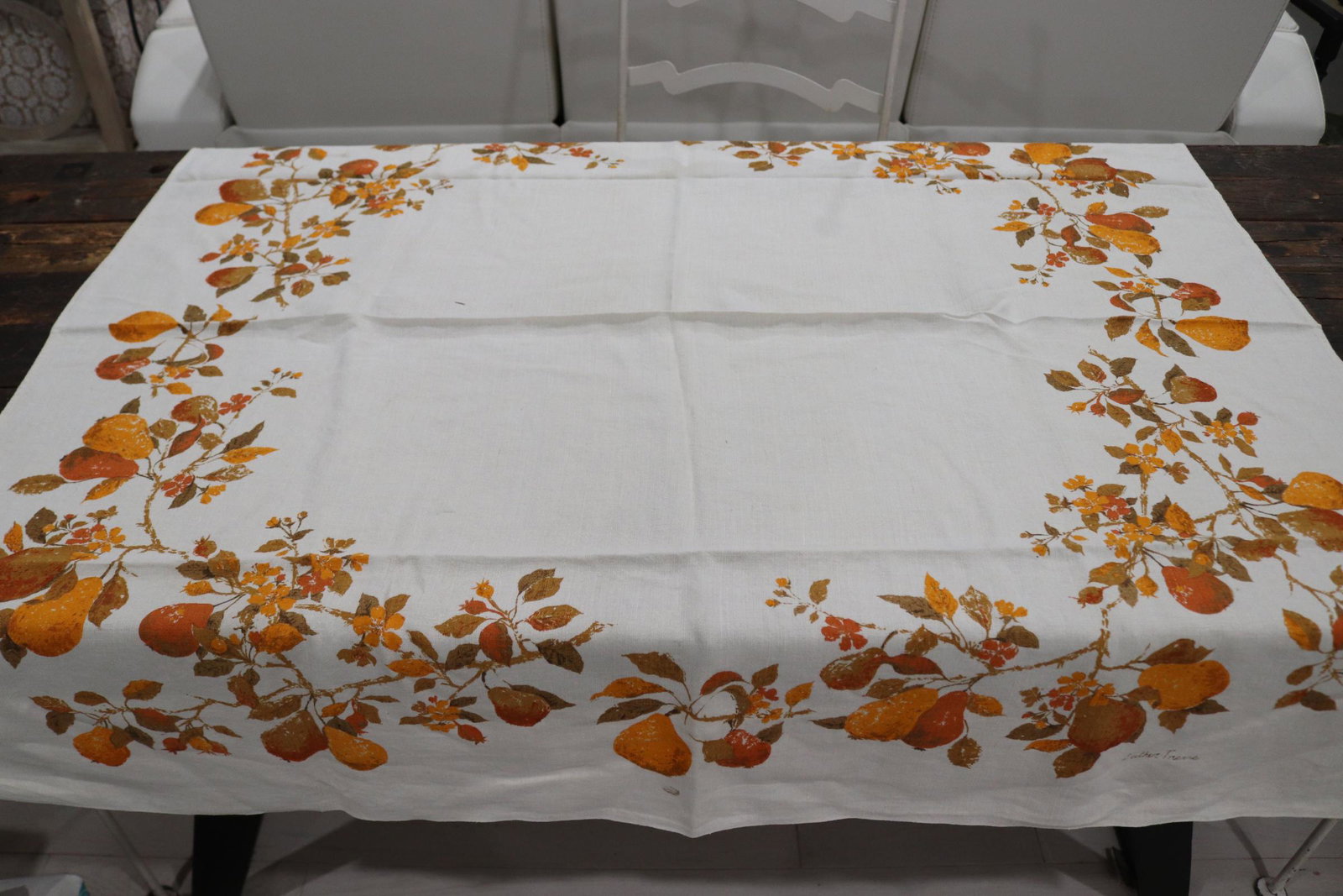 Vintage Luther Travis Golden Fruit Printed Tablecloth: slightly used, cotton, 46x48, see photo's