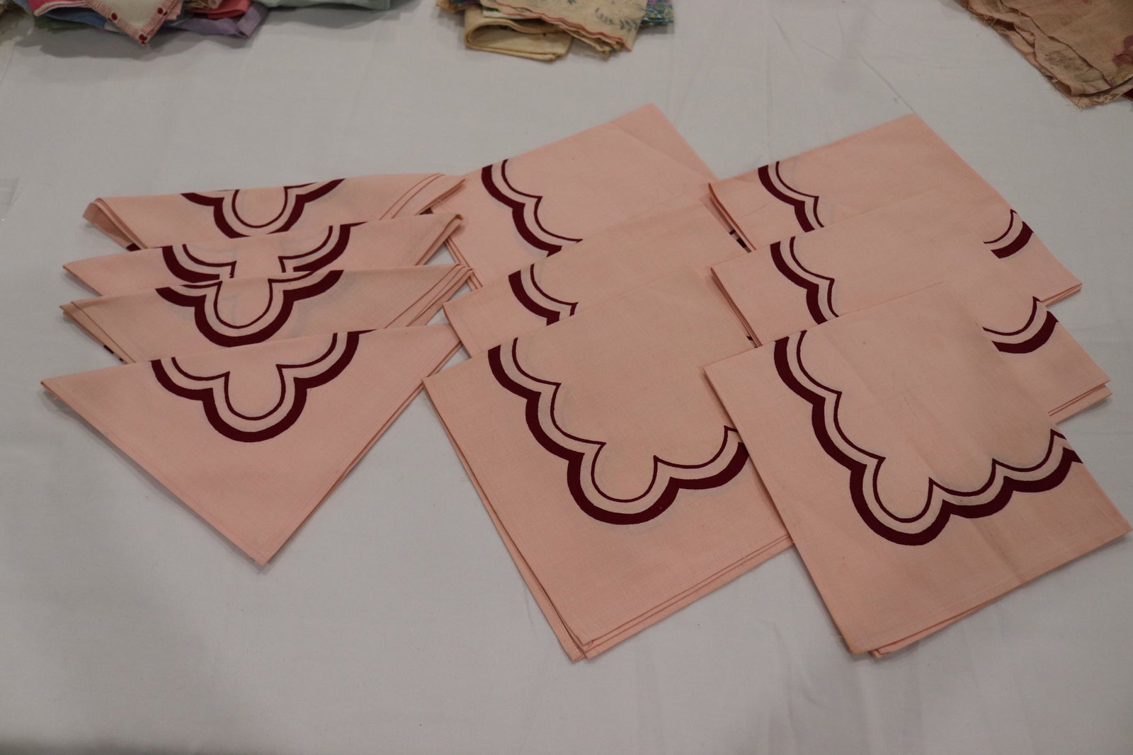 Lot of 10 Vintage Pink & Burgandy Napkins: never used, see photo's