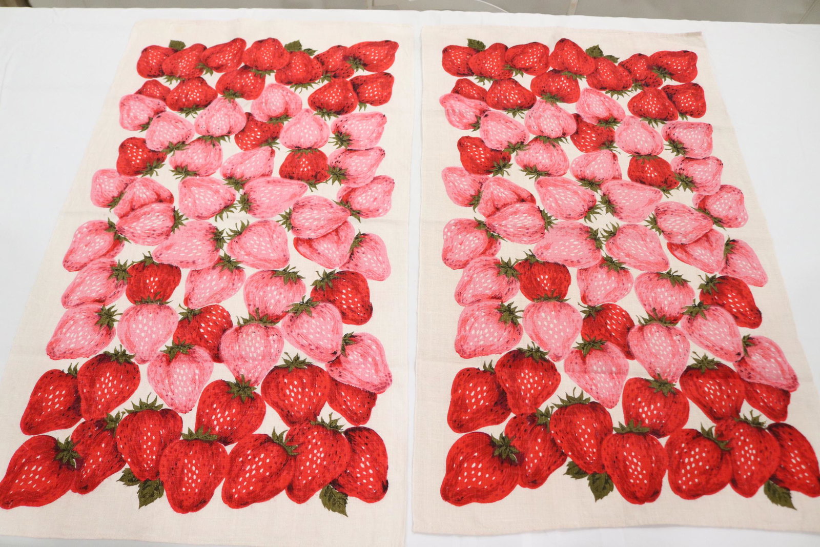 Lot of 2 Vintage Strawberry Print Kitchen Towels: great bold colors, vintage never used, see photo's