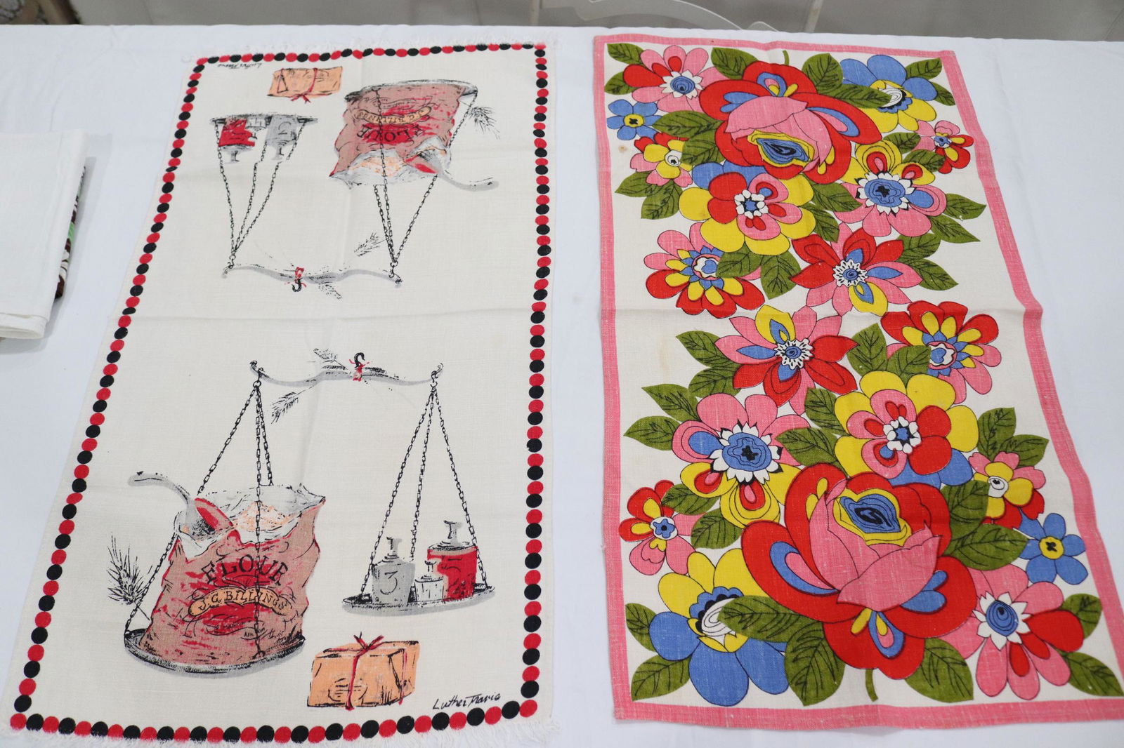 Lot of 2 Vintage Printed Kitchen Towels, Luther Travis: vintage never used, one signed Luther Travis, see photo's