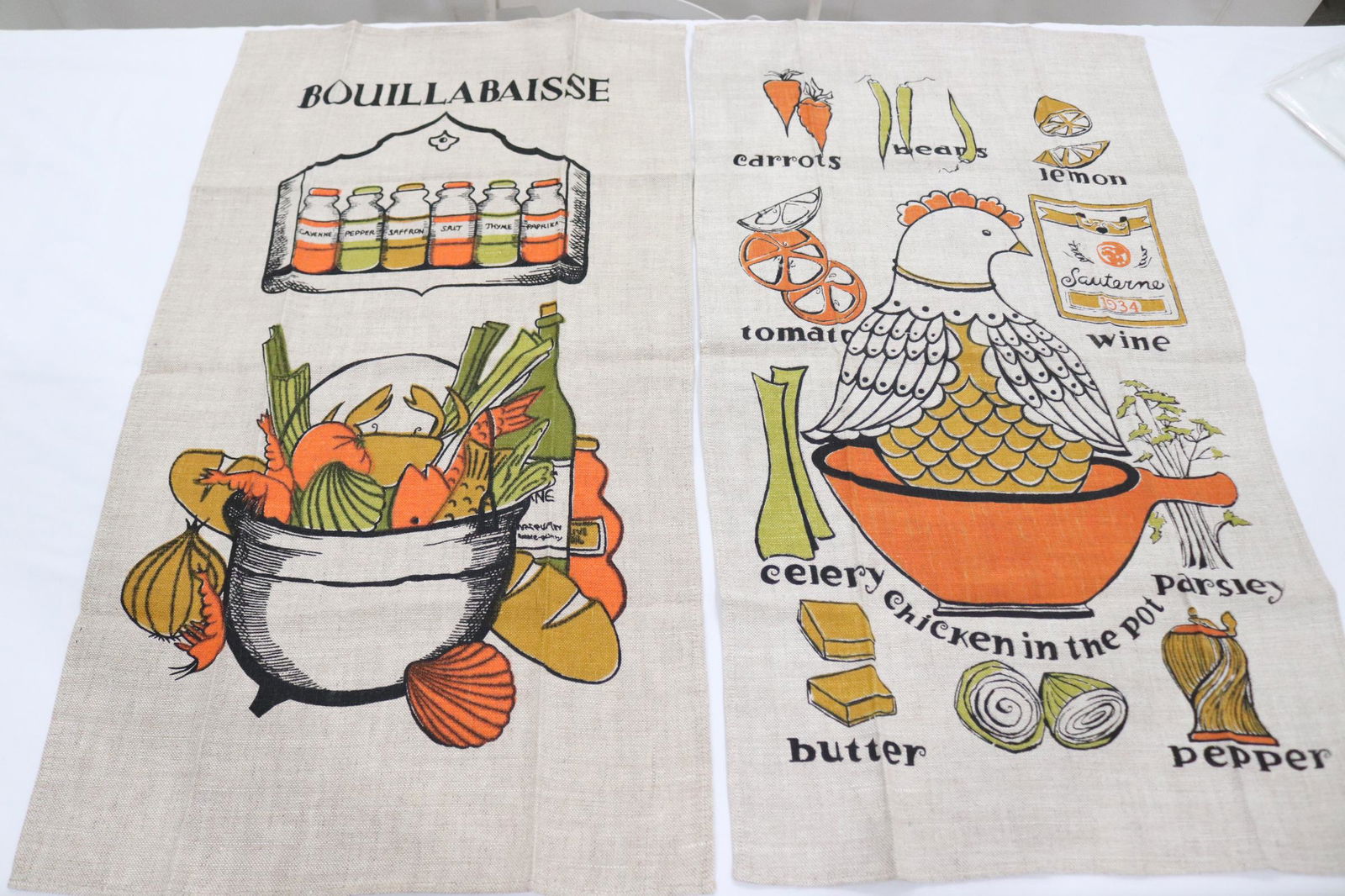 Lot of 2 Vintage Printed Linen Kitchen Towels: chicken and seafood, vintage never used, see photo's