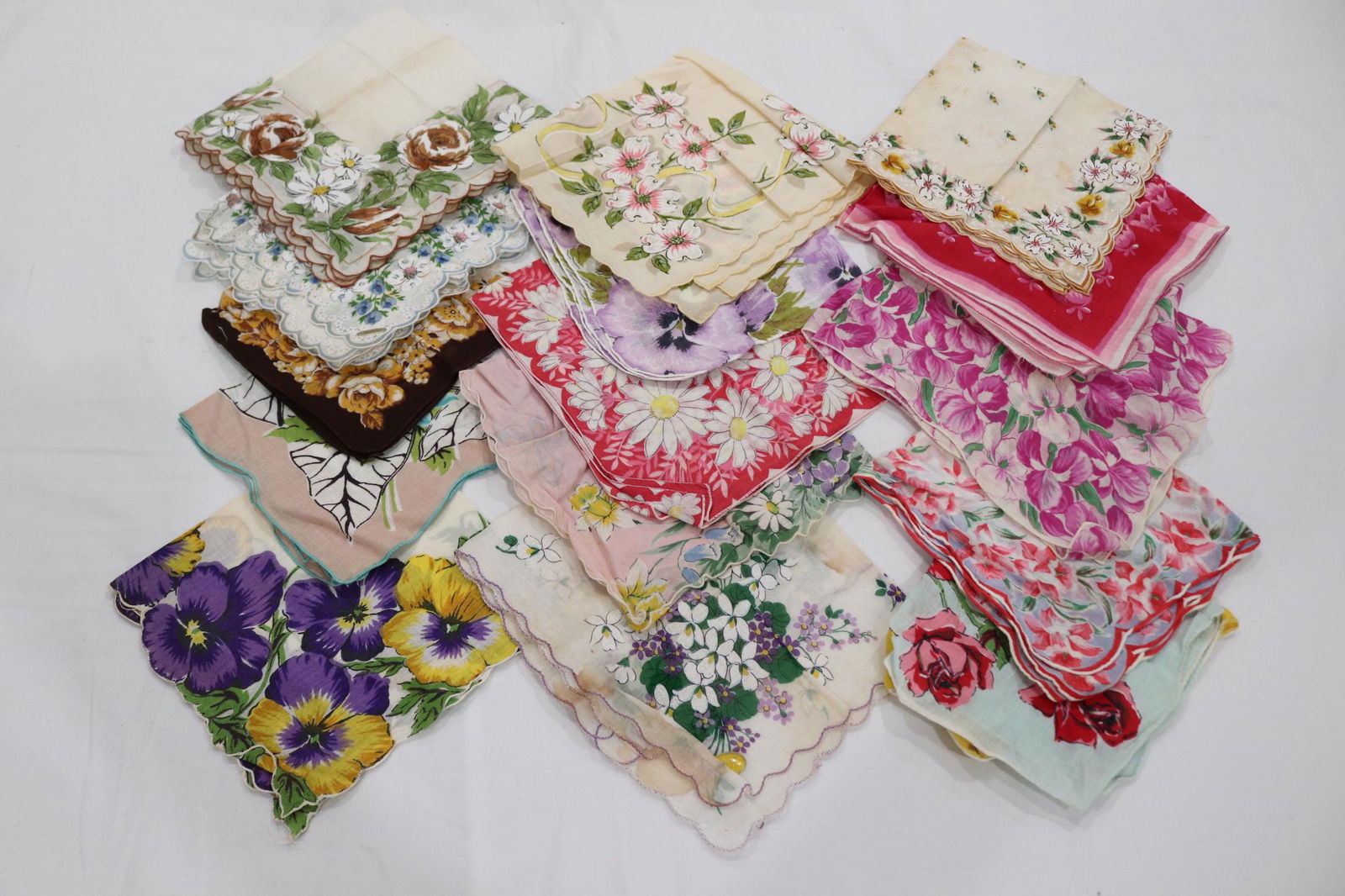 Lot of 15 Vintage Printed Hankies, Many Unused: vintage unused included, see photo's