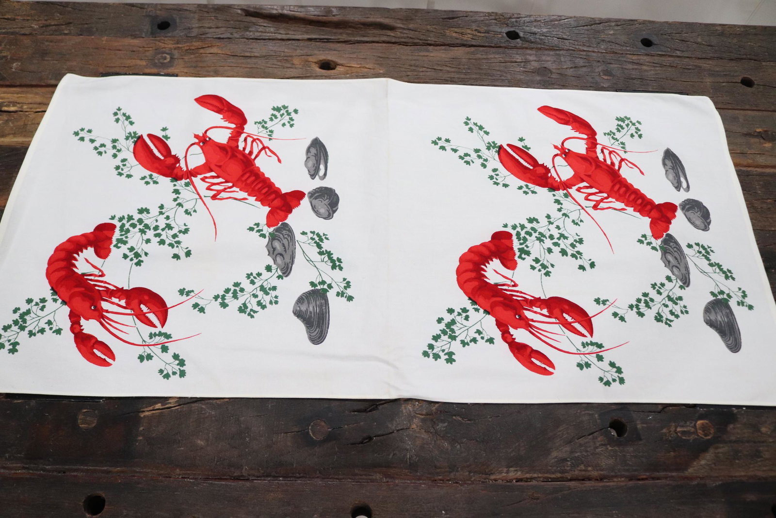 Vintage Wilendur Lobster Printed Table Runner: 17 x 34, see photo's