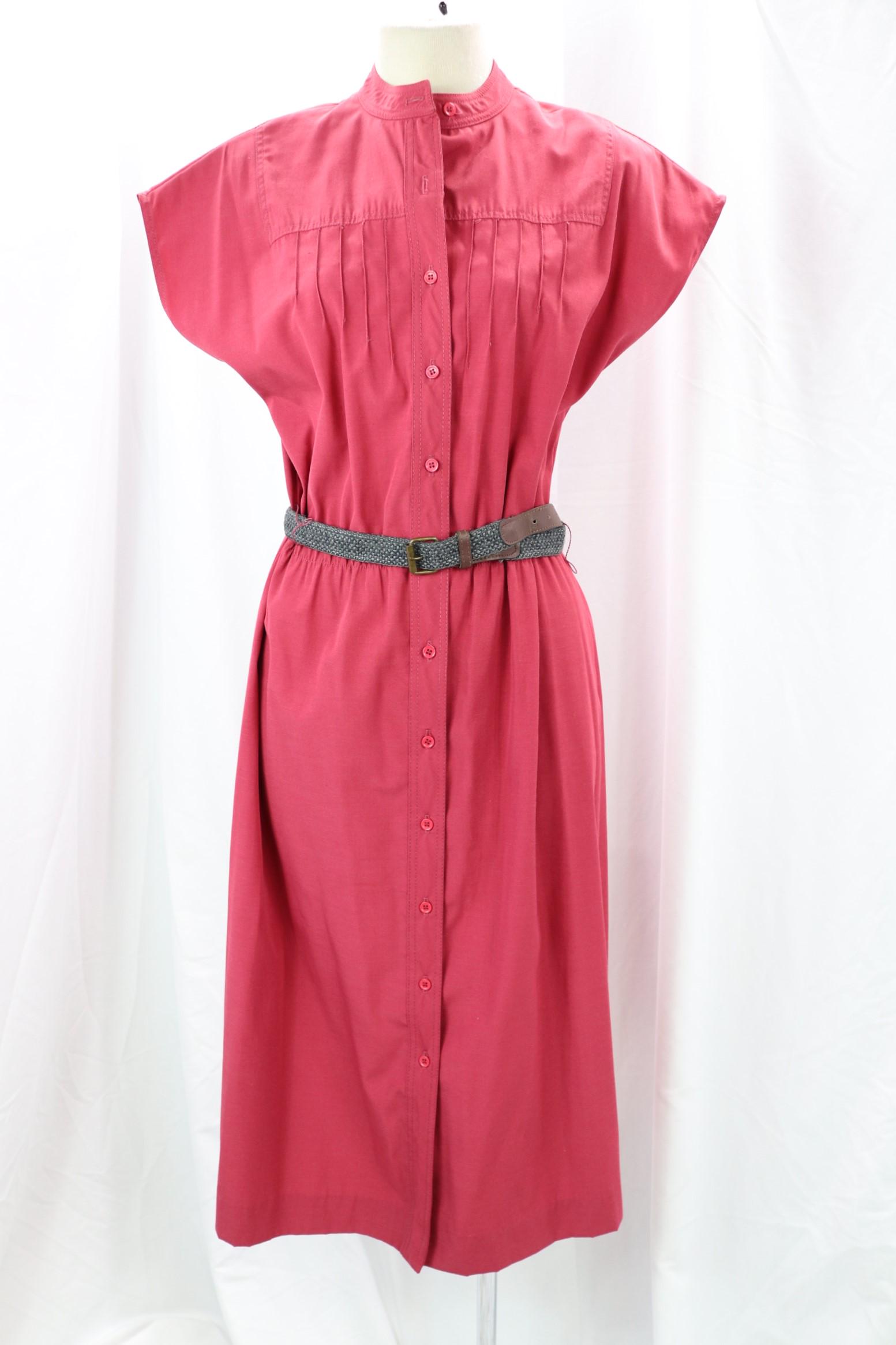 Vintage 1970's Leslie Fay Shirt Dress: belt included, waist is stretched, needs new elastic or remove it, deodorant marks, see photo's, approx. 38 bust, 36 waist