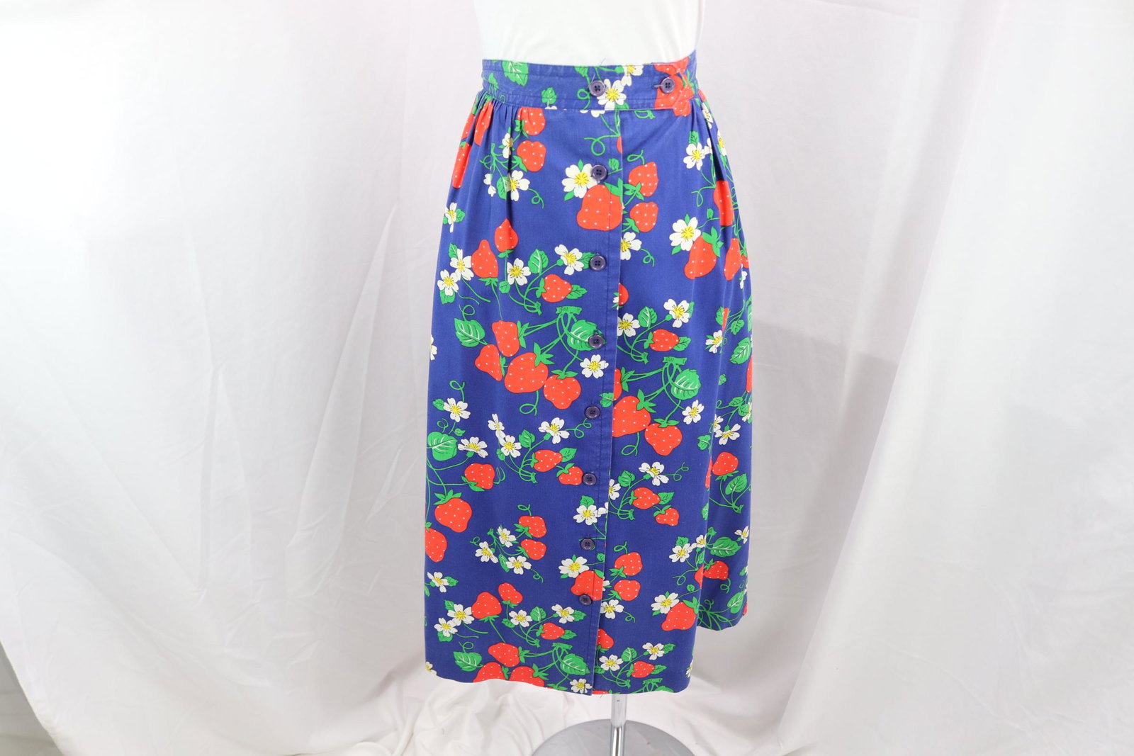 Vintage 1970's Strawberry Print Skirt by Jones: good condition, see photo's, approx. 34 waist
