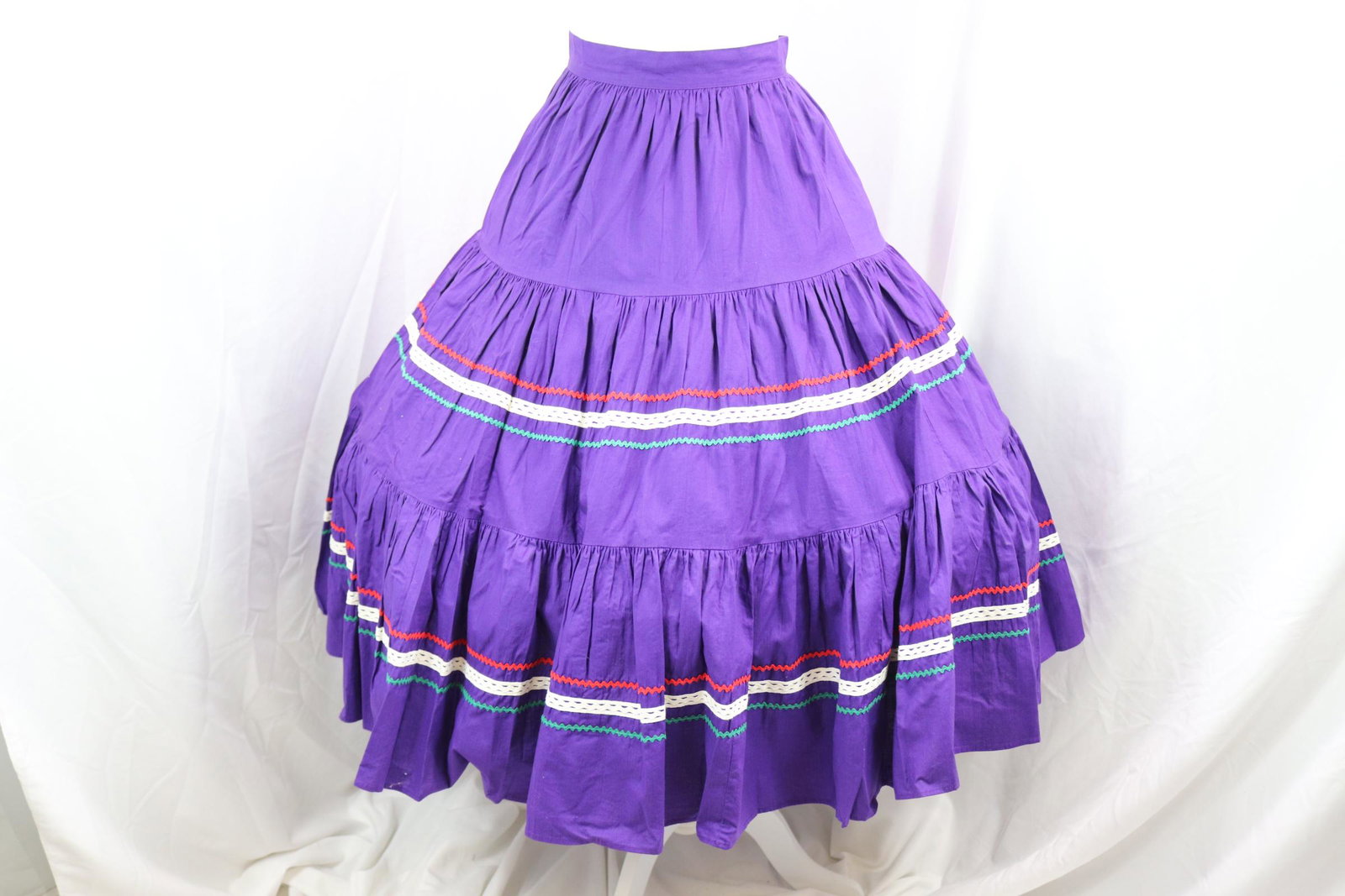 Vintage 1950's Purple Pouf Skirt with Rick-Rack: good condition, see photo's, approx. 25 waist