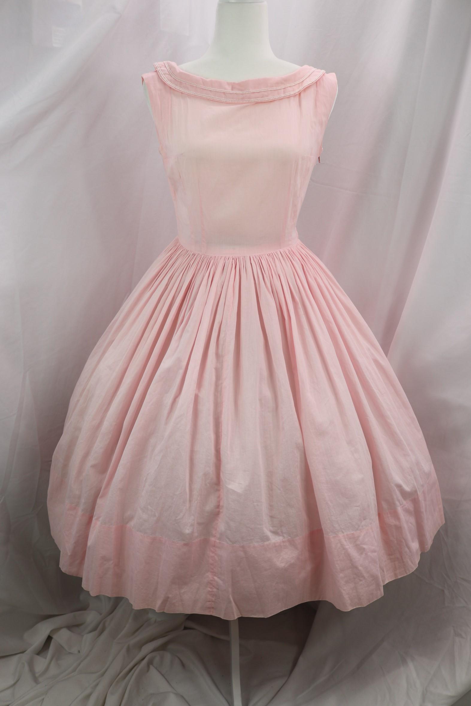 Vintage 1950's Light Weight Cotton Summer Pouf Dress: good condition, see photo's, approx. 36 bust, 26 waist