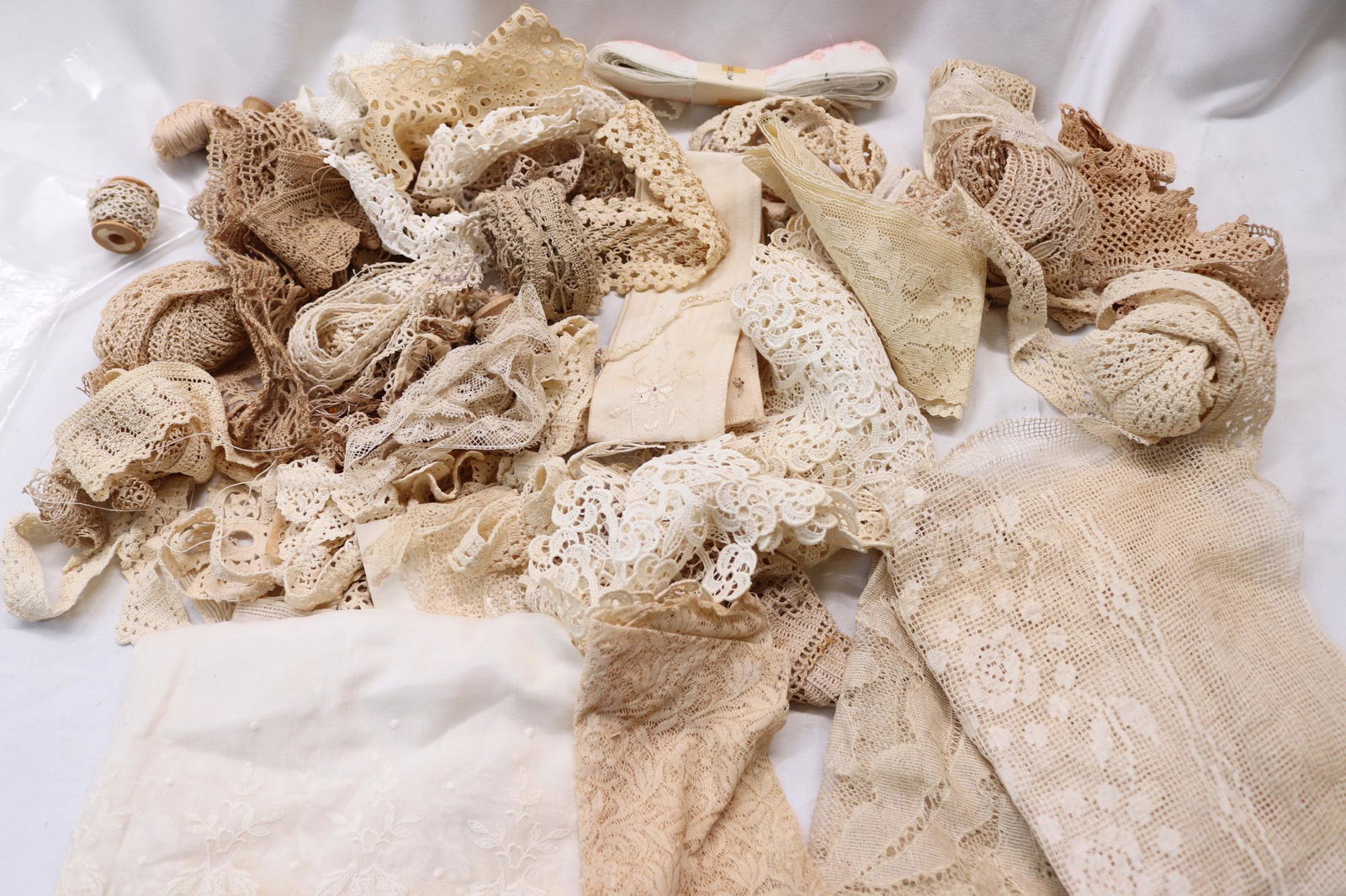 Large Lot od Antique & Vintage Lace & Crochet Trims: see photo's