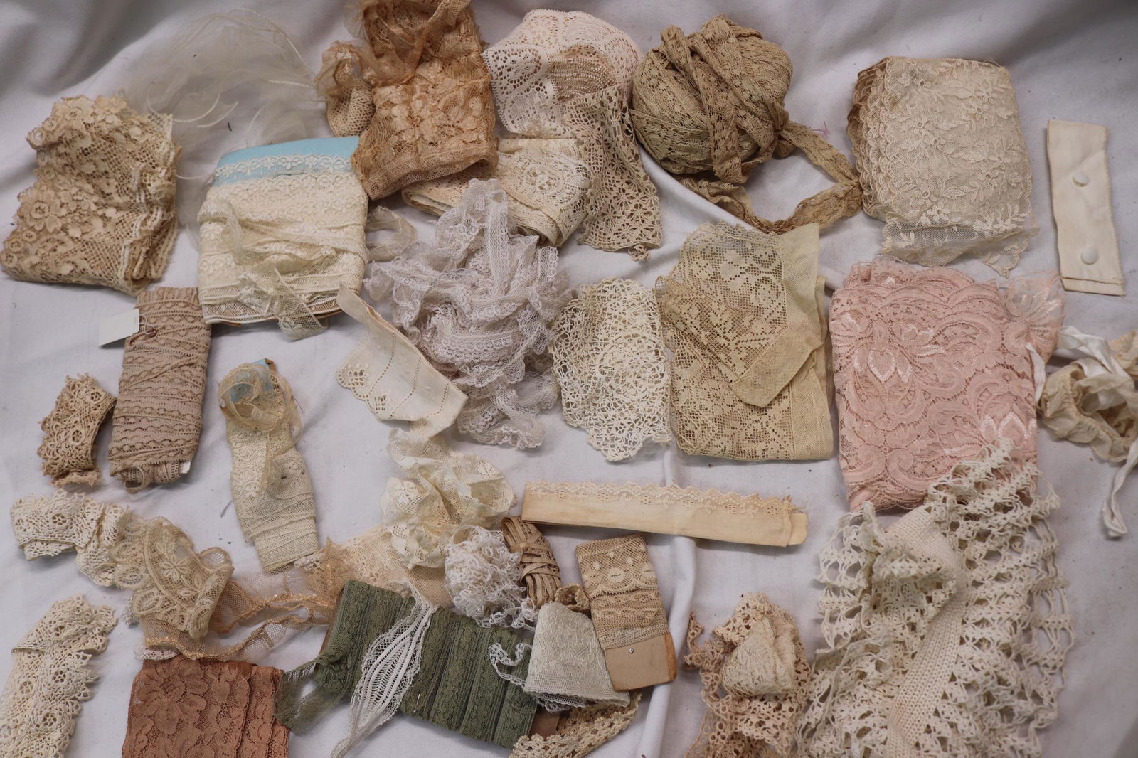 Large Lot of Antique & Vintage Lace: see photo's