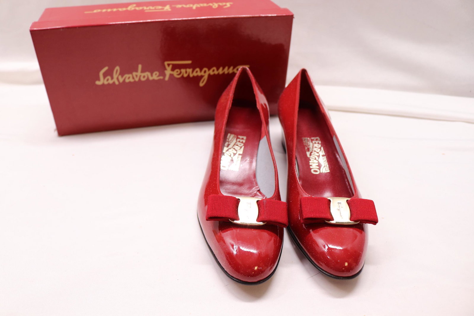Vintage New in Box Salvatore Ferragamo Red Leather Pumps: size 9C, VARA #0299478