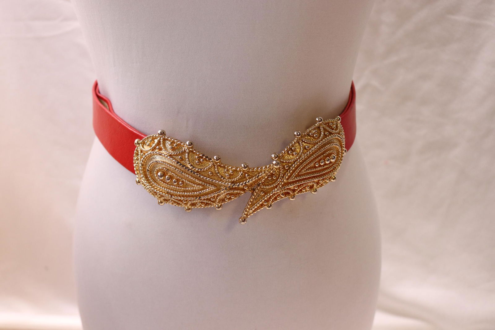 Vintage MiMi De 1984 Red Leather Belt with Double Gold Tone Buckle (1 of 6)