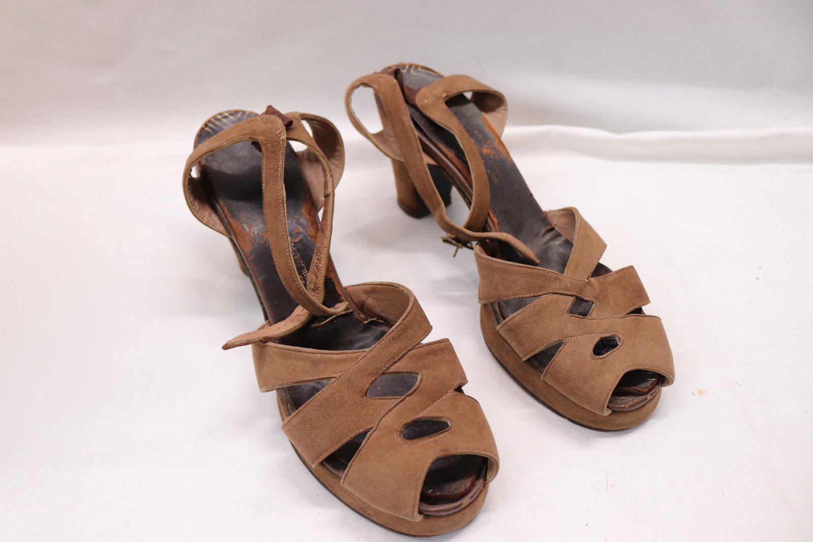 Vintage 1940's Brown Suede Strappy Peep Toe Platform Sandals (1 of 6)
