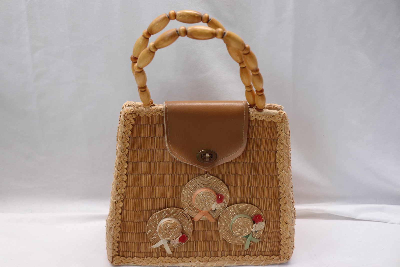 Vintage 1950's Bel Air Wicker Hand Bag with Straw Hat Decoration: sweet bag, good condition, see photo's
