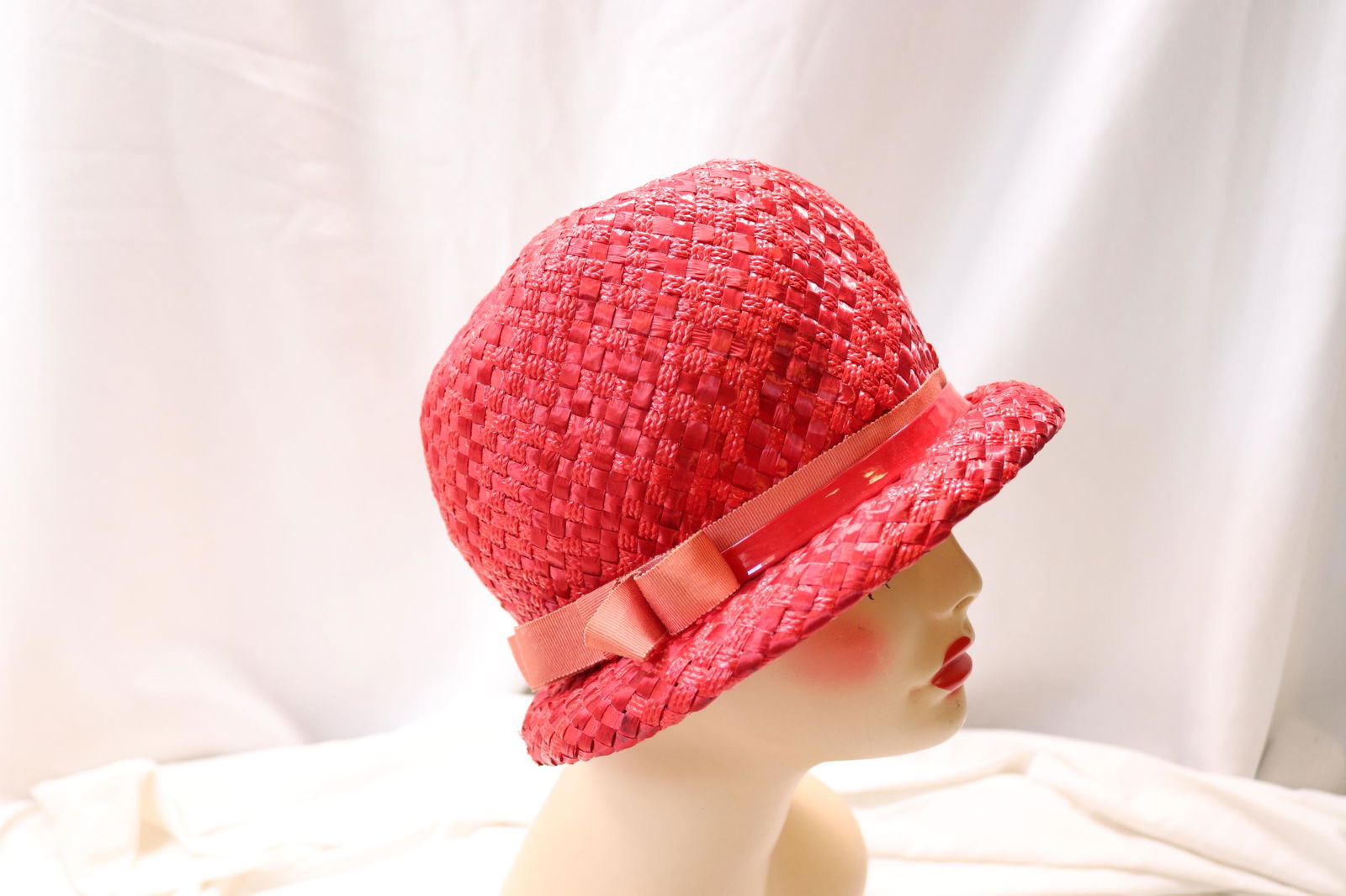 Vintage 1960's Red Box Weave Raffia Cloche (1 of 5)