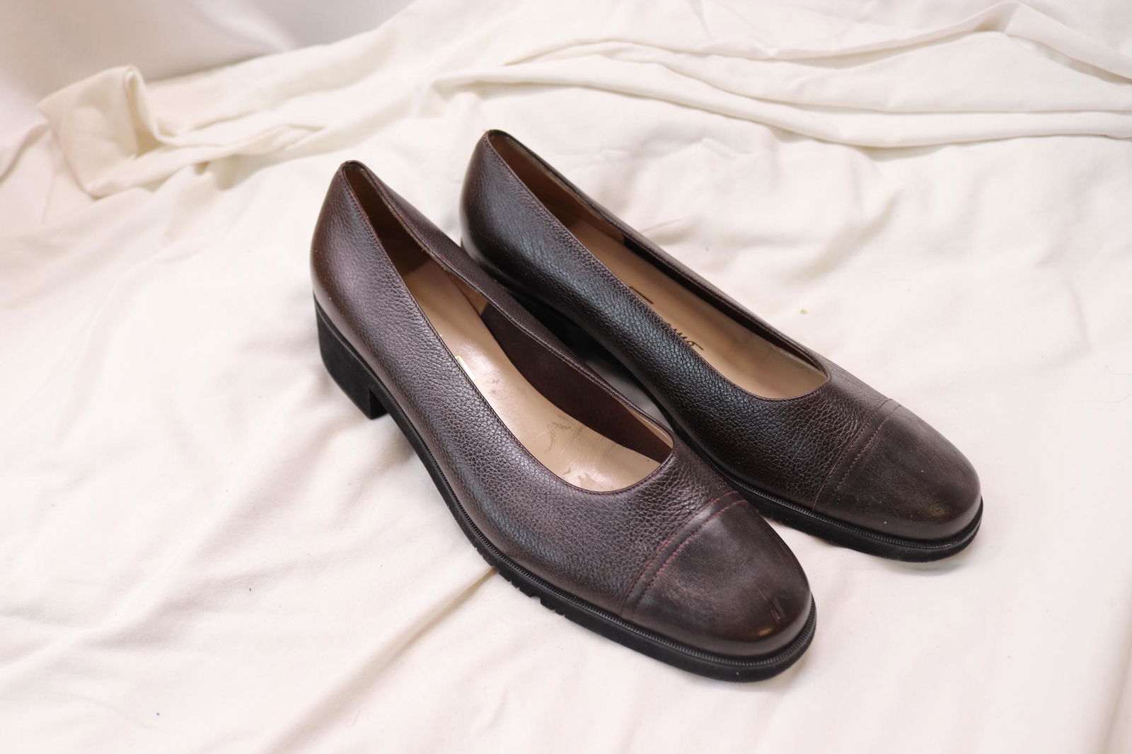 Vintage Salvatore Ferragamo Brown Leather Pumps, size 9C: good condition, see photo's