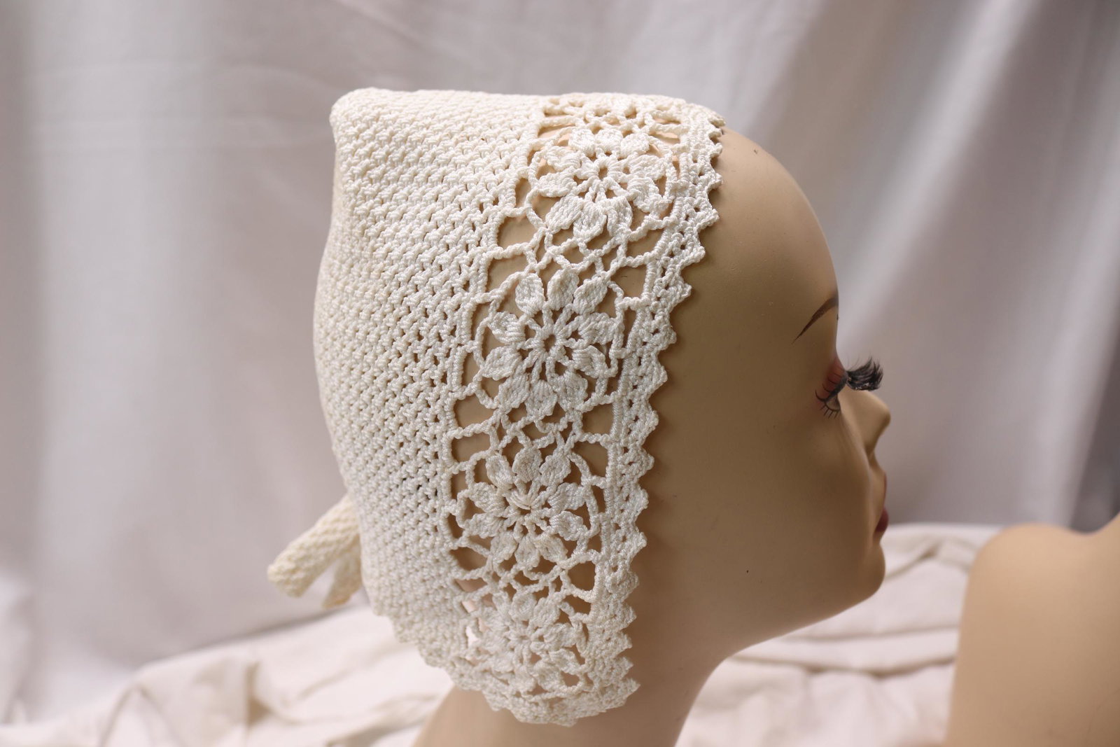Vintage Edwardian Hand Crochet Bonnet: good condition, see photo's