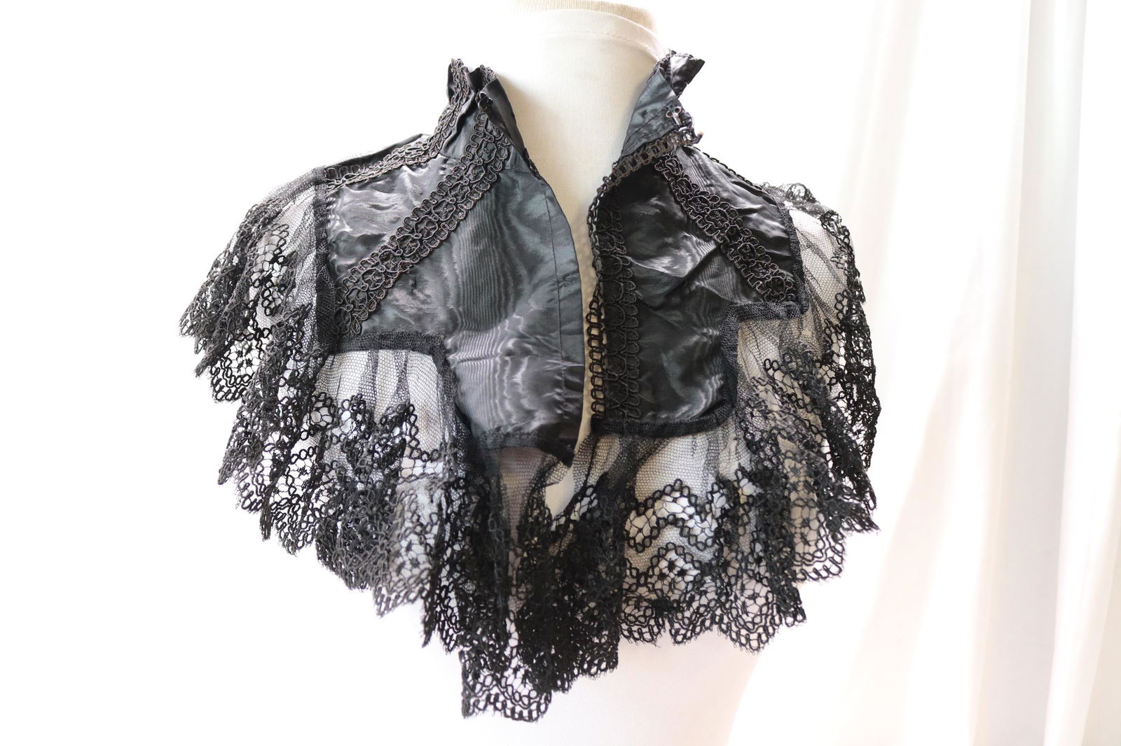 Antique Civil War Era Black Lace Shawl Collar (1 of 5)
