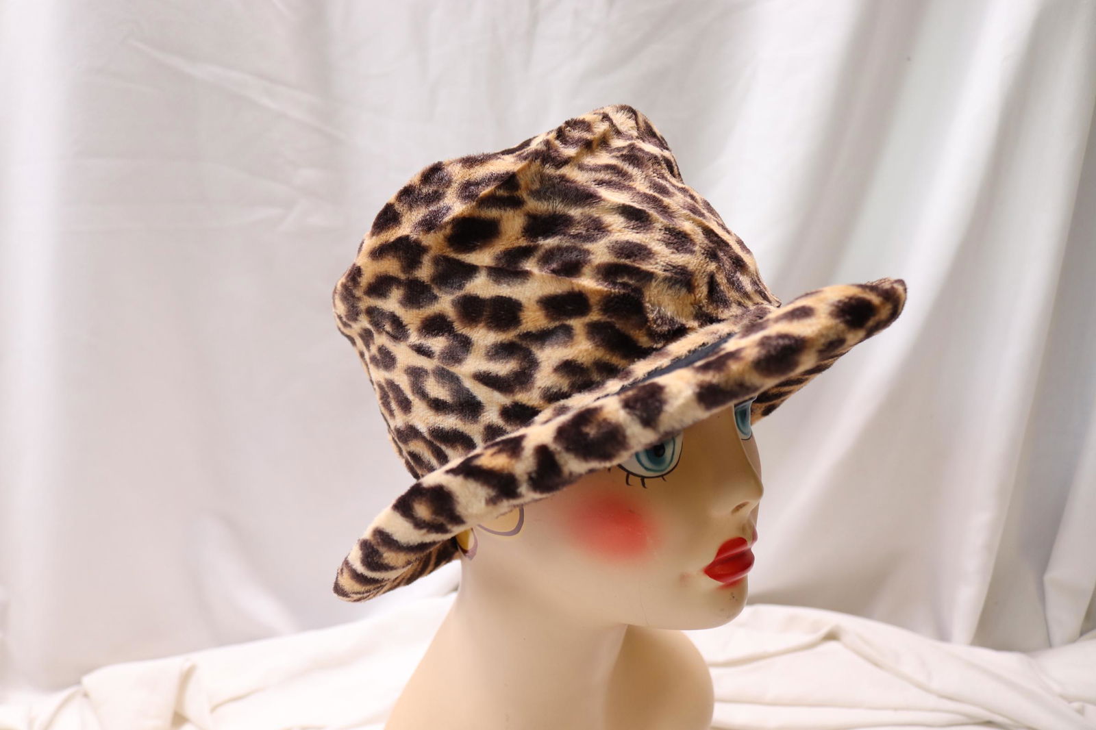 Vintage 1960's Faux Leopard Fur Cloche Hat (1 of 4)