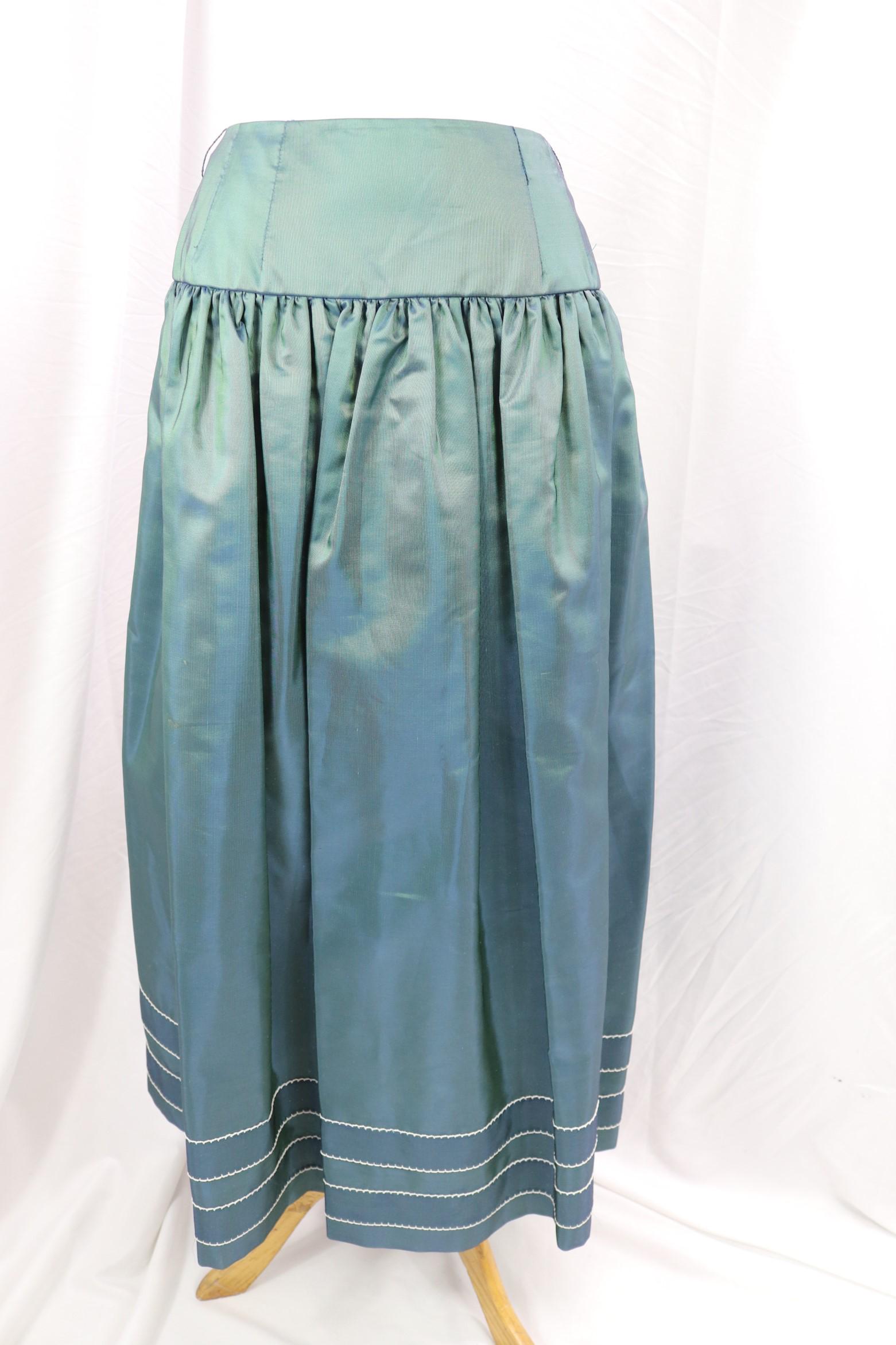 Vintage 1970's Victor Costa Green Taffeta Evening Skirt: approx. 26 waist, a light spot on front, see photo's