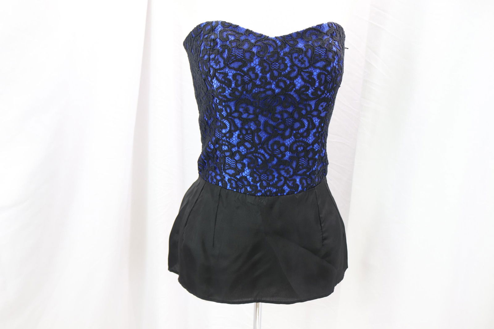 Vintage 1980's Guy Laroche, Paris Strapless Black Lace Bodice: approx. 32 bust, 26 waist, good condition, see photo's