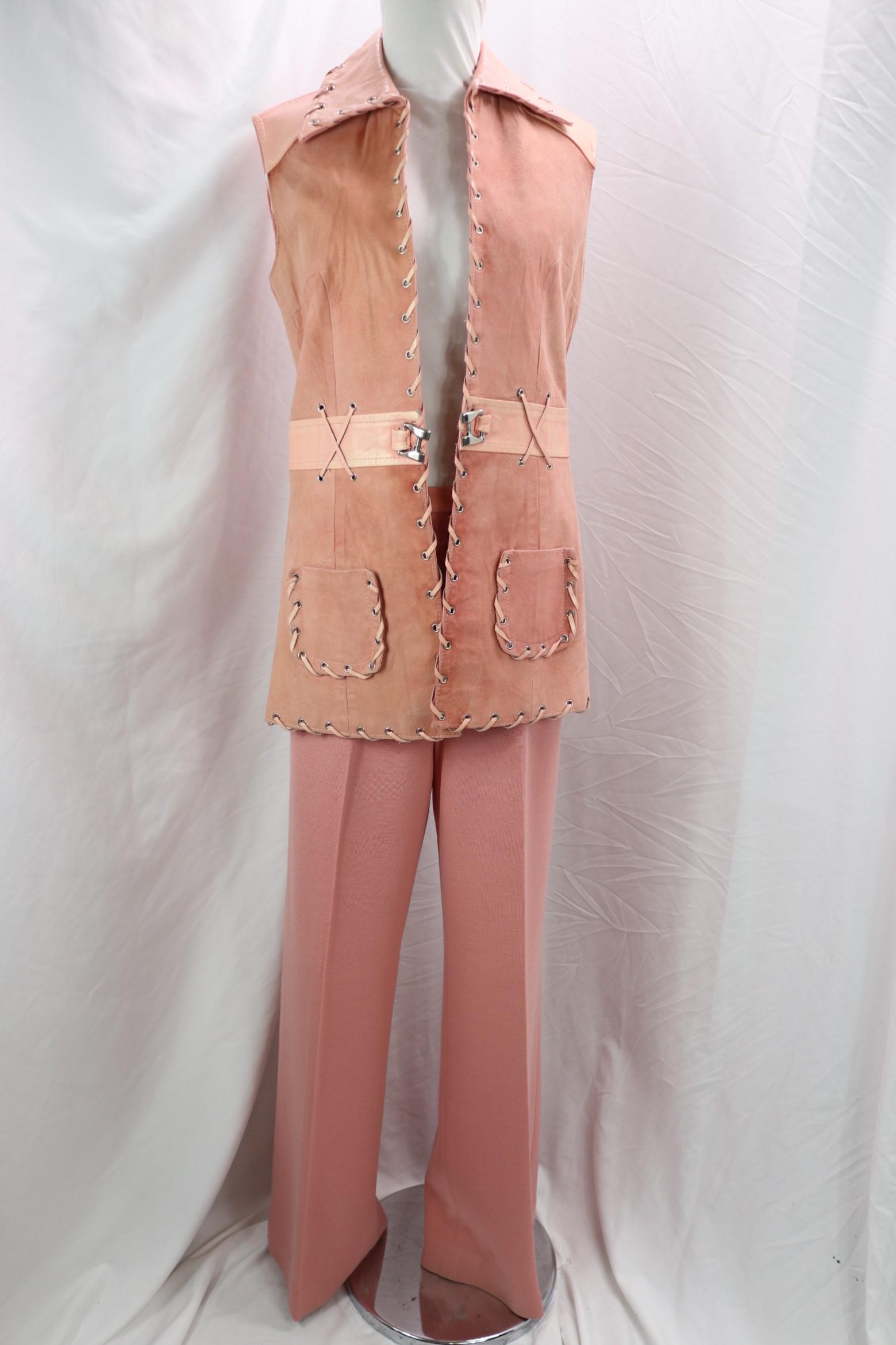 Vintage 1970's Dicosta Peach Knit & Leather Ladies Pant Set: approx. 38 bust, 28-30 waist, good condition, see photo's